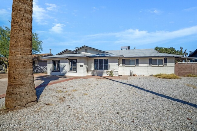 110 W Del Rio Dr in Tempe, AZ - Building Photo - Building Photo