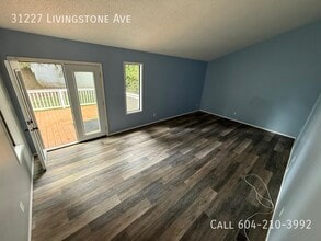31227 Livingstone Ave in Abbotsford, BC - Building Photo - Building Photo
