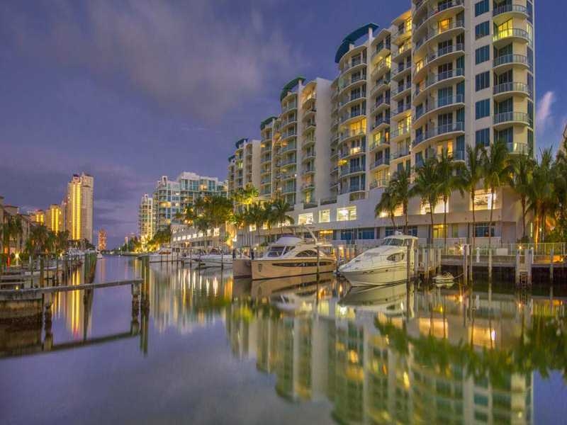 Uptown Marina lofts in Aventura, FL - Building Photo