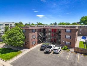 Rustic Aire Apartments in Englewood, CO - Foto de edificio - Building Photo