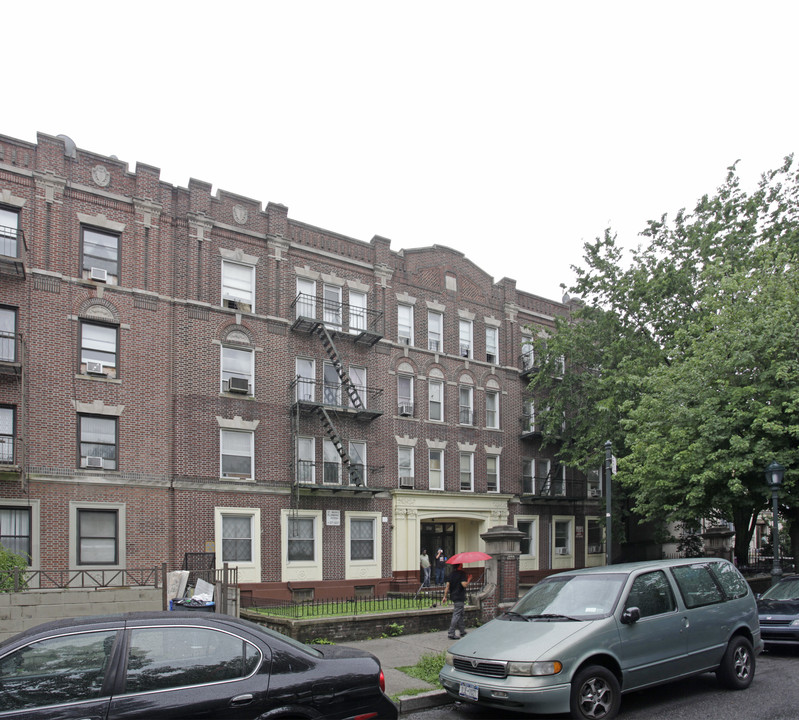 1052 Eastern Pky in Brooklyn, NY - Building Photo