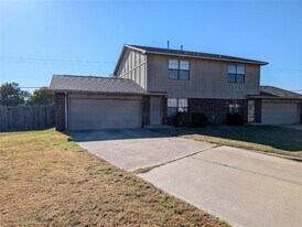 3201 Lois Arlene Cir in Moore, OK - Building Photo