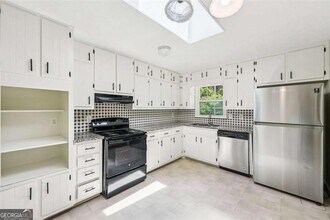 498 Cole Dr SW in Lilburn, GA - Building Photo - Building Photo