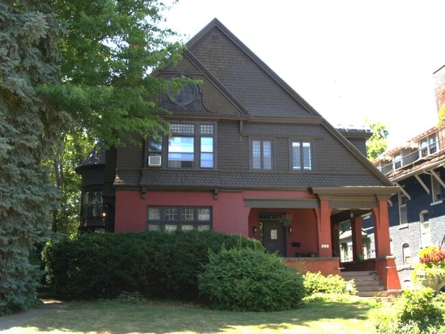 390 Linwood Ave, Unit 4