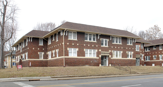 420-430 E 38th St in Indianapolis, IN - Building Photo - Building Photo