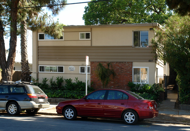 627 De La Vina St in Santa Barbara, CA - Building Photo - Building Photo