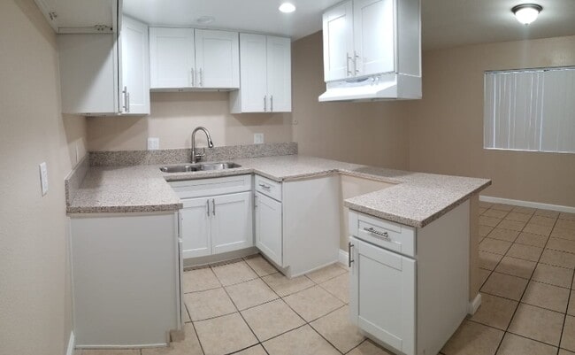 8541 1/2 Rose St in Bellflower, CA - Foto de edificio - Building Photo