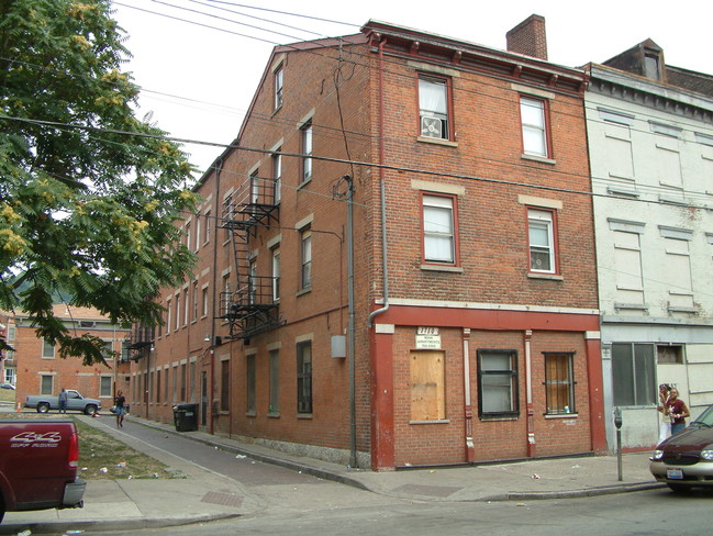 1710 Vine St in Cincinnati, OH - Building Photo - Building Photo