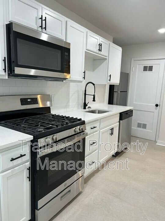 316 E Gregory Blvd in Kansas City, MO - Building Photo