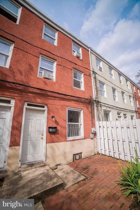 1305 N Lawrence St in Philadelphia, PA - Foto de edificio