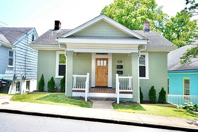 406 Hedge St in Charlottesville, VA - Building Photo - Building Photo