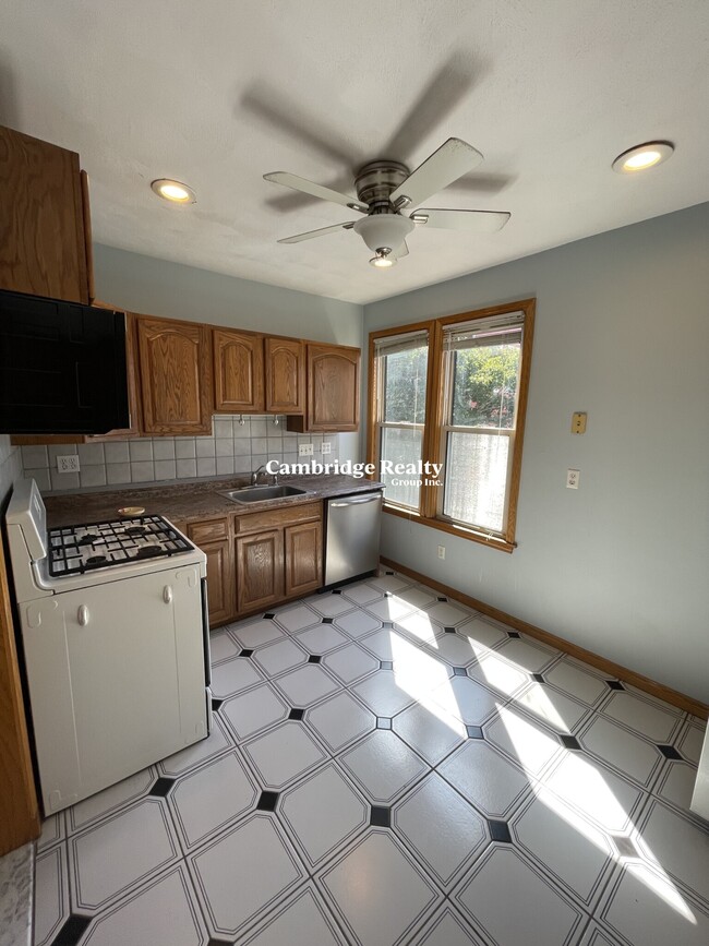 39 Magnus Ave, Unit 3T