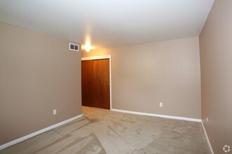 78 Remick Pkwy E in Lockport, NY - Building Photo - Building Photo
