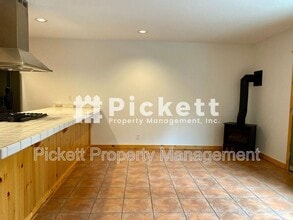 4673 NW Walgren Dr in Silverdale, WA - Building Photo - Building Photo