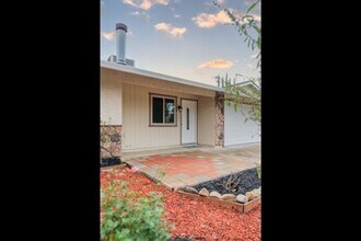 6441 Terra Way in Citrus Heights, CA - Building Photo - Building Photo