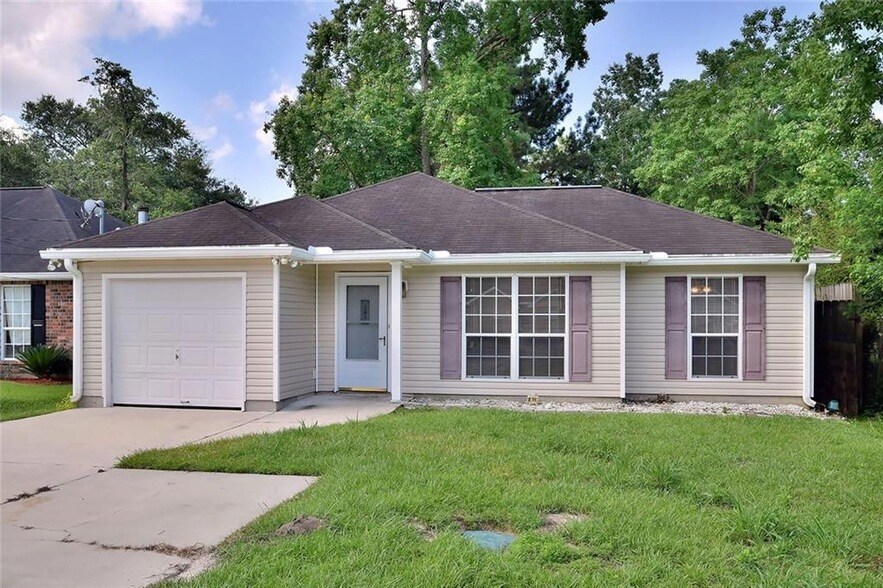 2511 Crane St in Slidell, LA - Building Photo
