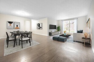 910 Wonderland Rd S in London, ON - Building Photo