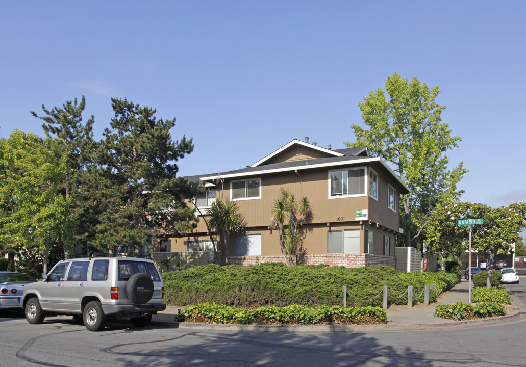 1601 Ontario Dr in Sunnyvale, CA - Foto de edificio