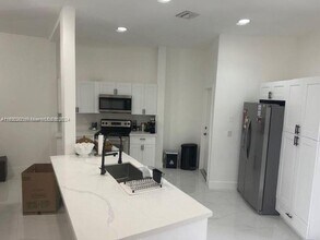 2945 SW 18th Terrace in Fort Lauderdale, FL - Building Photo - Building Photo