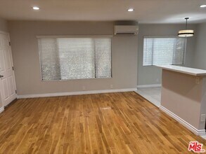2488 Beachwood Dr in Los Angeles, CA - Building Photo - Building Photo