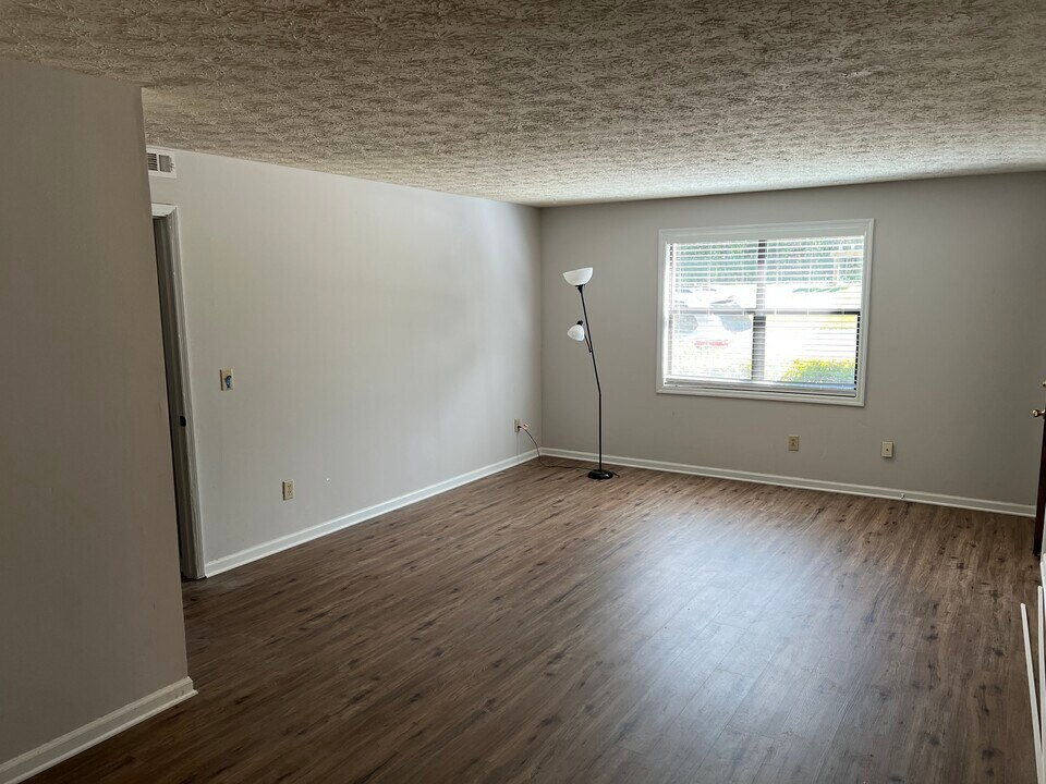 2302 Rocky Brook Rd, Unit 2302 D in Opelika, AL - Foto de edificio