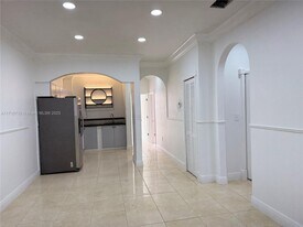 7070 NW 177th St in Hialeah, FL - Building Photo