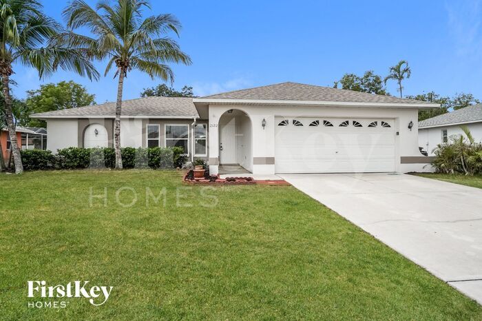2122 SE 8th Pl in Cape Coral, FL - Building Photo