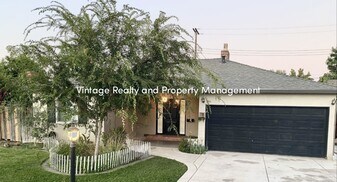 718 Cross St in Lodi, CA - Building Photo