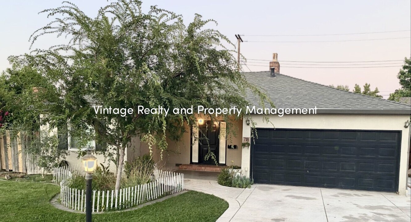 718 Cross St in Lodi, CA - Building Photo