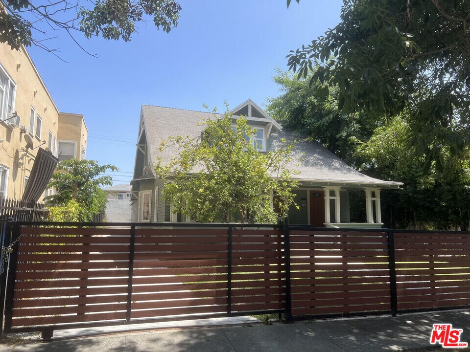 1414 N Las Palmas Ave in Los Angeles, CA - Building Photo