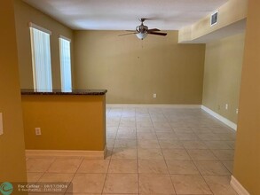 6570 W Sample Rd in Coral Springs, FL - Building Photo - Building Photo