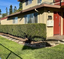 1053 W Hamilton Ave in Campbell, CA - Building Photo