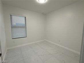 1775 Glenway Ct in Ft. Myers, FL - Foto de edificio - Building Photo