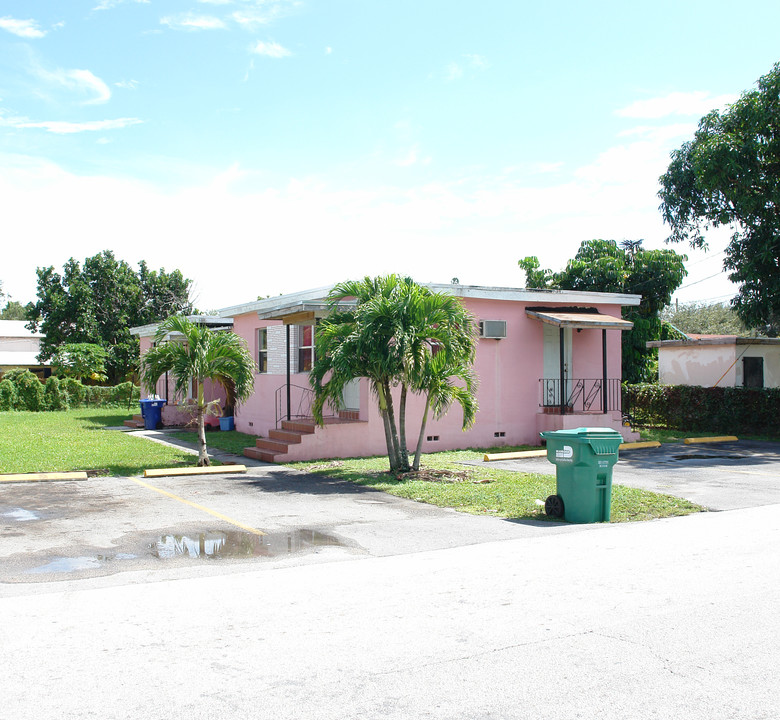 9691-9697 NW 5th Ave in Miami, FL - Foto de edificio