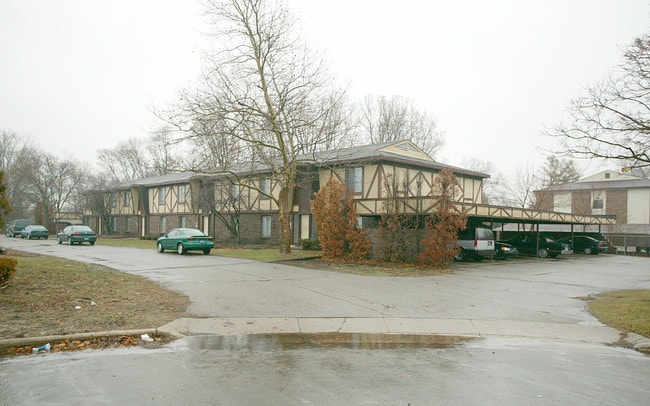 Stonegate in Grand Rapids, MI - Foto de edificio - Building Photo