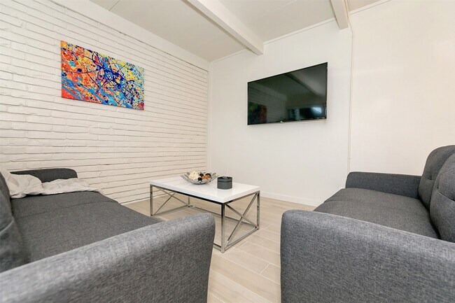 2232 Bellefontaine in Houston, TX - Building Photo - Building Photo