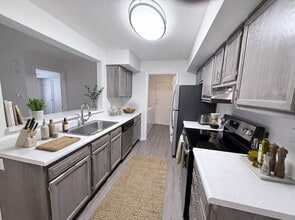 Lakemont Apartments in Bridgeville, PA - Foto de edificio - Building Photo