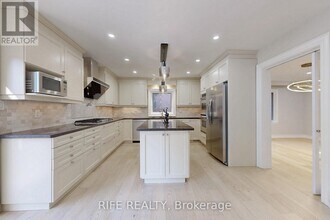 8 Elliotwood Ct in Toronto, ON - Building Photo - Building Photo