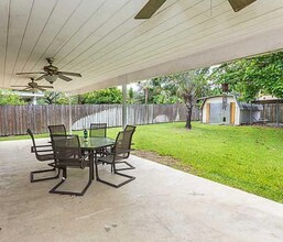 9910 SW 73rd St in Miami, FL - Building Photo - Building Photo