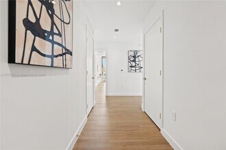 2678 Tigertail Ave, Unit 1501 in Miami, FL - Building Photo - Building Photo