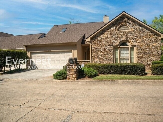 property at 4580 Village Dr