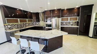 1094 Redwood St, Unit 1094 in Hollywood, FL - Building Photo