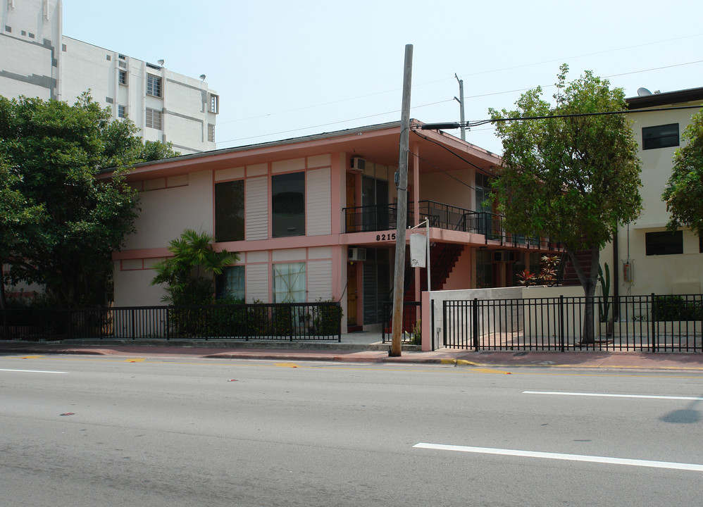 Miracle Apartments in Miami Beach, FL - Foto de edificio