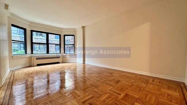 12 Dongan Place in New York, NY - Building Photo - Building Photo