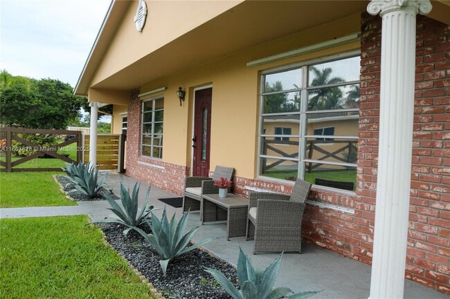 4725 SW 109th Terrace in Davie, FL - Foto de edificio - Building Photo