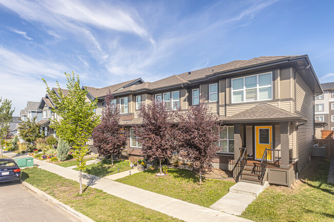 22550 96 Av NW in Edmonton, AB - Building Photo - Primary Photo