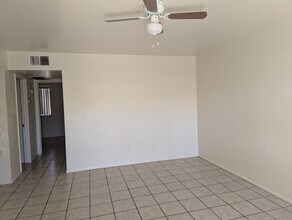 343 N 93rd St, Unit 2 in Mesa, AZ - Foto de edificio - Building Photo