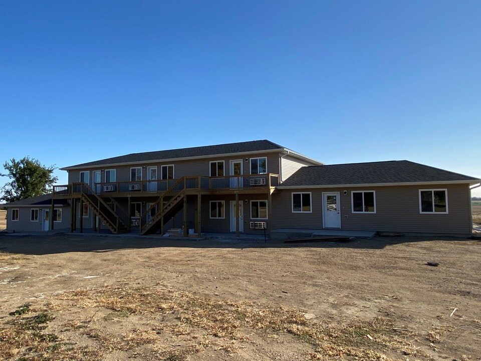 Eastside Townhomes in Lake Preston, SD - Foto de edificio