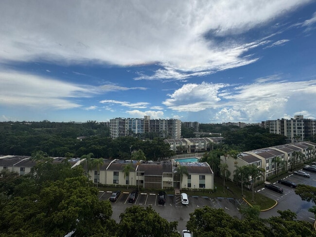 property at 4222 Inverrary Blvd