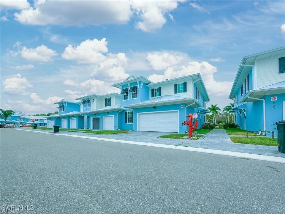 26330 Coco Cay Cir in Bonita Springs, FL - Building Photo